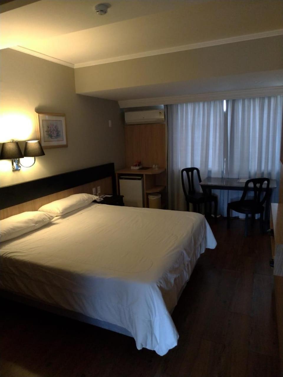 Quarto com Cama Queen-size